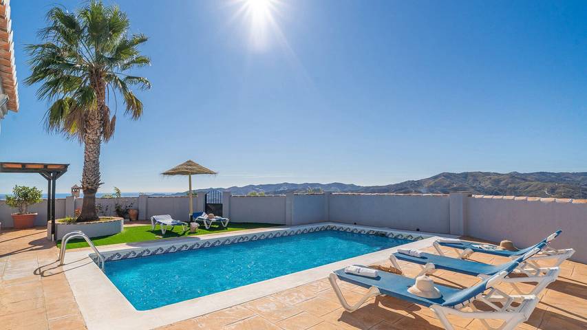 Ferienhaus für 6 Personen, mit Balkon/Terrasse und Pool