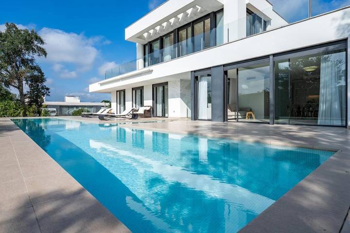 Chalet para 8 personas, con vistas además de jardín y piscina - 1