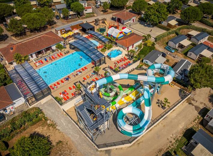 Camping pour 4 personnes, avec bassin pour enfant