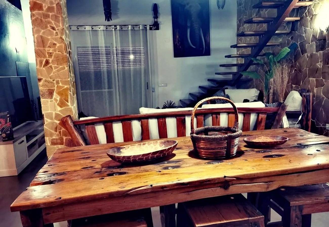 Villa 'Masai' con piscina privada, Wi-Fi y aire acondicionado in Llombay, Provincia de Valencia