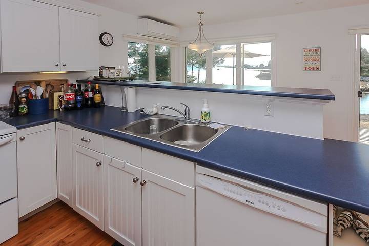 Cottage for 7 people, with garden and terrace in Nova Scotia South Shore