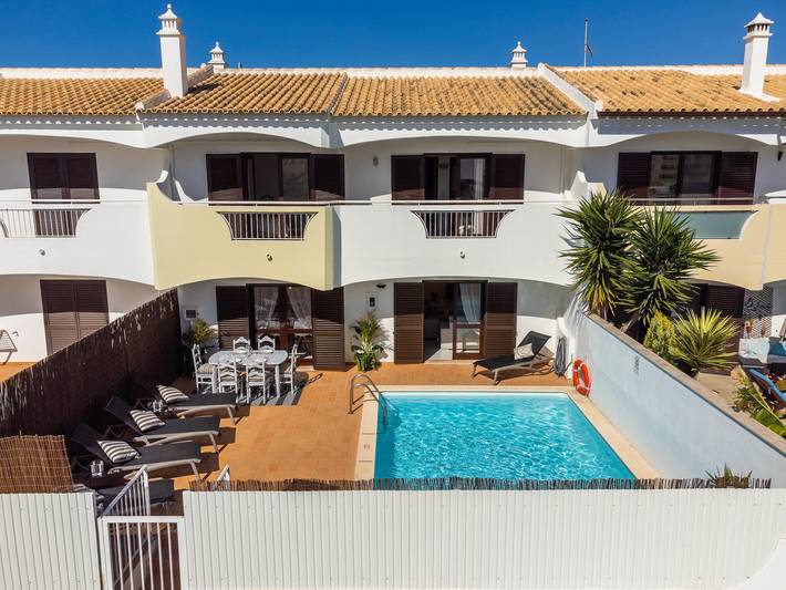 Villa for 7 people, with garden and balcony in Galé