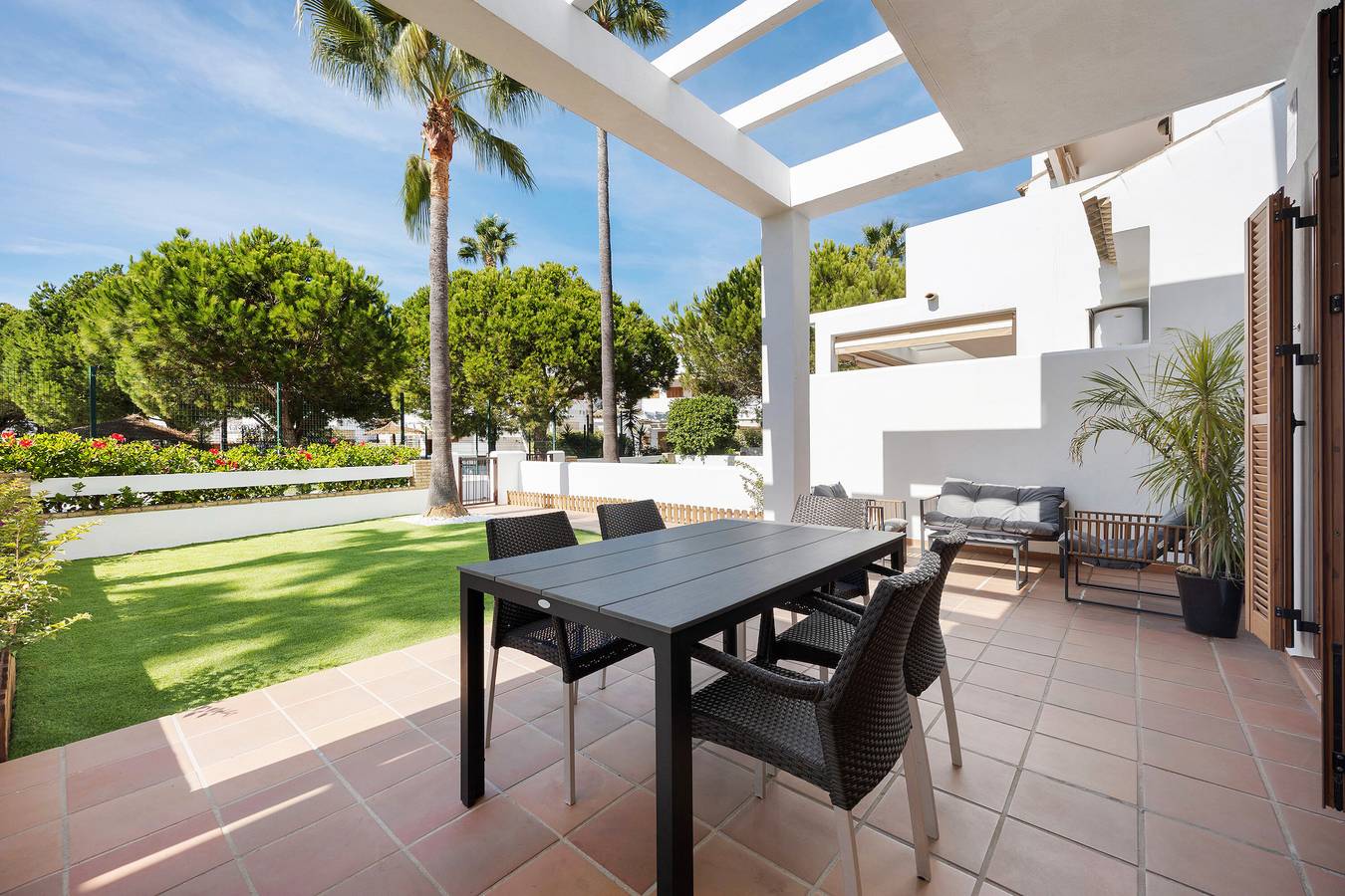Ganze Wohnung, Apartment 'Brisa De La Barrosa 1' mit Gemeinschaftspool, privater Terrasse und Klimaanlage. in Playa La Barrosa, Chiclana de la Frontera