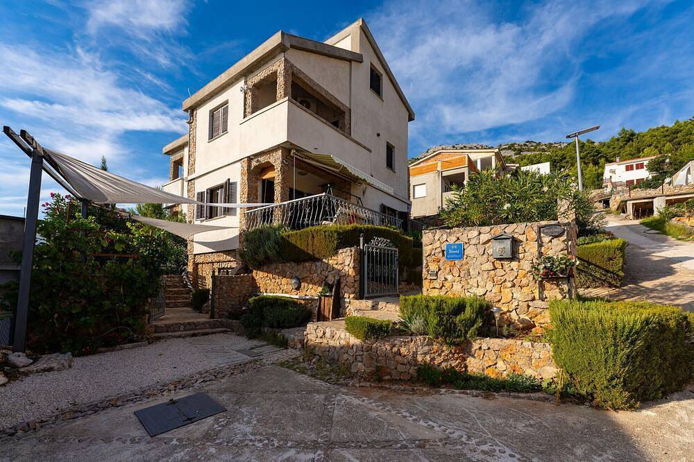 Ganze Wohnung, Beautiful apartment in Starigrad with Wifi in Starigrad Paklenica, Starigrad