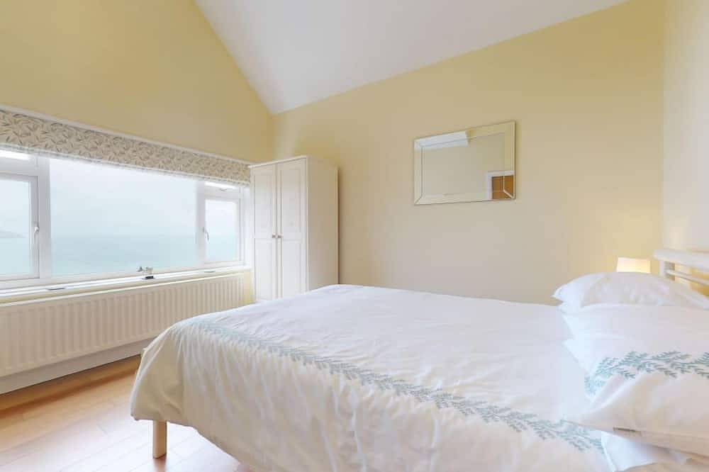 Superb Panoramic Sea Views Sleeps 10 Pet Friendly in Woolacombe, Devon