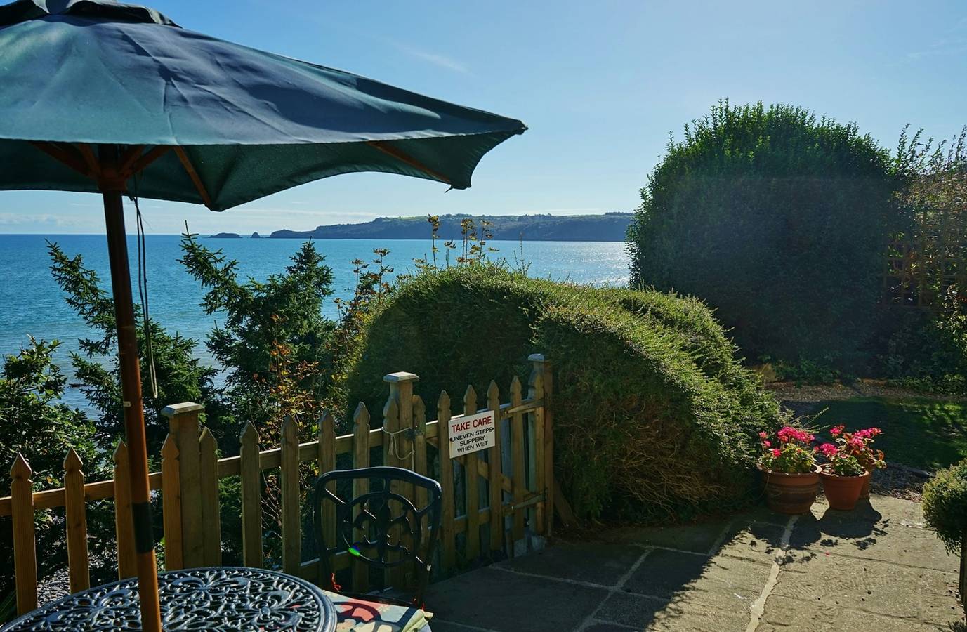 The Cottage - Sea Views, Direct Access to Beach, Pet Friendly in Amroth, Pembrokeshire