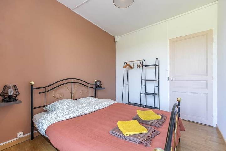 Location de vacances pour 12 personnes, avec jardin ainsi que balcon et jacuzzi à Thésée - 2