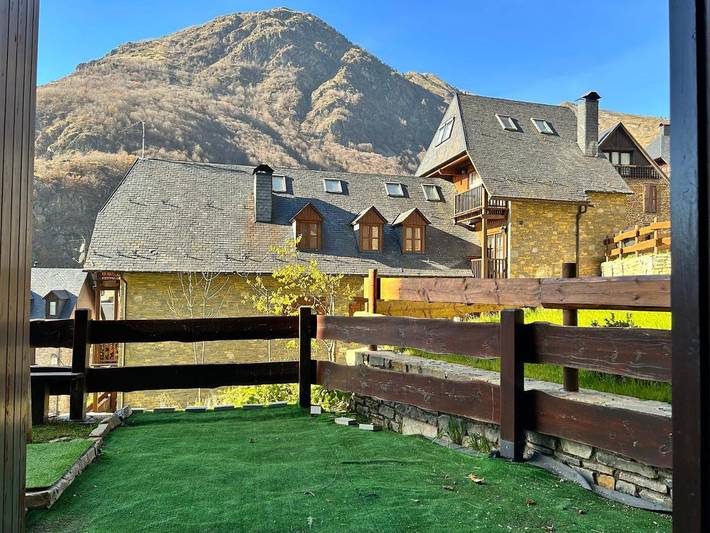 Apartamento de vacaciones para 5 personas, con vistas además de terraza y jardín en el Valle de Aran - 2