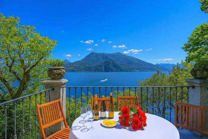Villa pour 6 personnes, avec Balcon ainsi que Terrasse et Vue sur le lac à Commune de Varenna