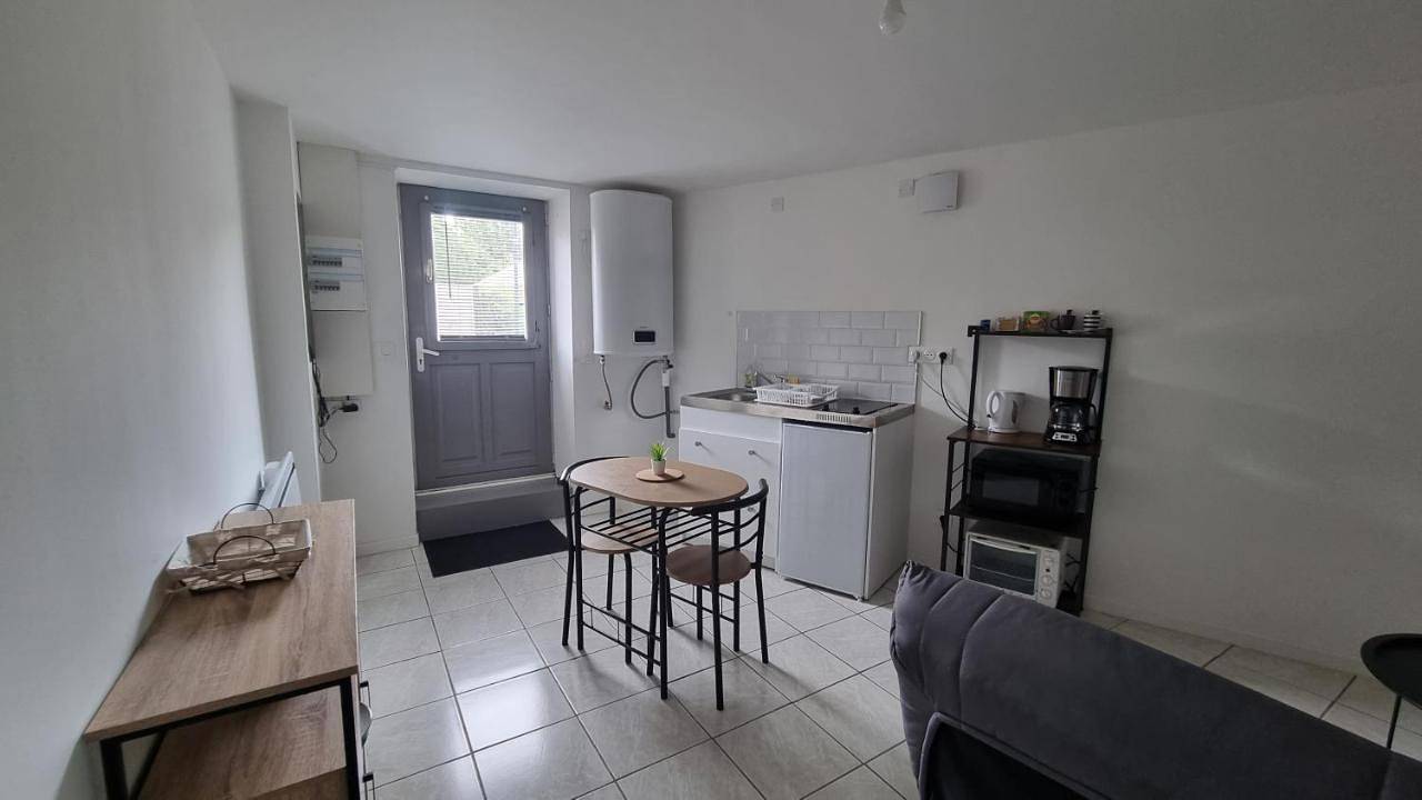 Appartement entier, One-Bedroom Apartment in Lassy, Région de Redon