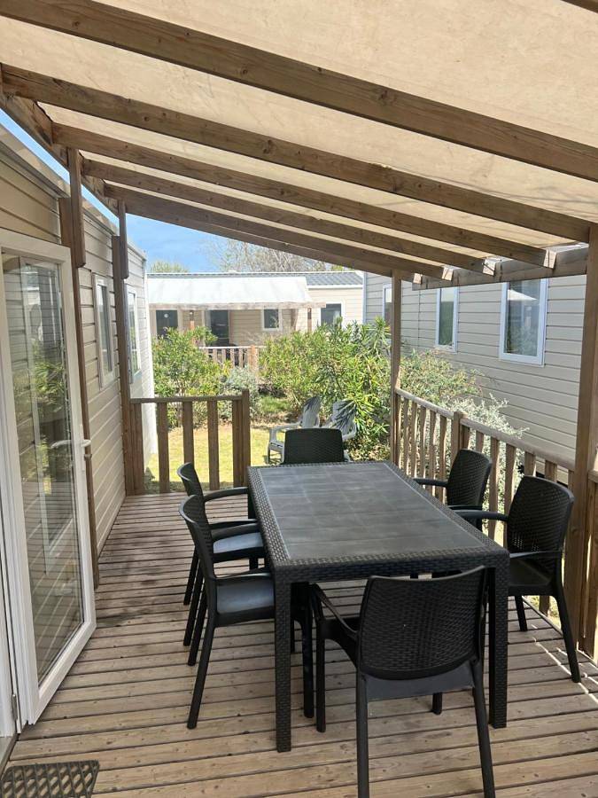 Camping pour 6 personnes, avec Jacuzzi et Terrasse ainsi que Jardin et Bassin pour enfant à Narbonne - 3