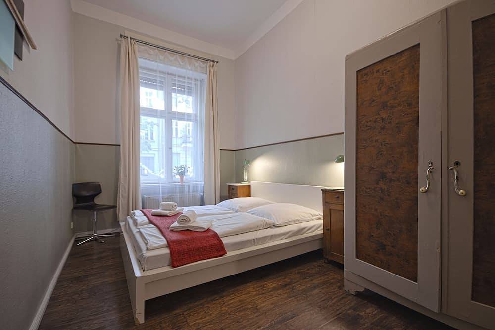 Ganze Wohnung, Altbauwohnung mit zwei Bädern in ruhiger Seitenstraße in Prenzlauer Berg in Prenzlauer Berg Berlin, Berlin