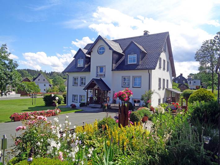 Ferienwohnung für 5 Personen, mit Balkon und Balkon/Terrasse sowie Terrasse und Garten in Bad Steben