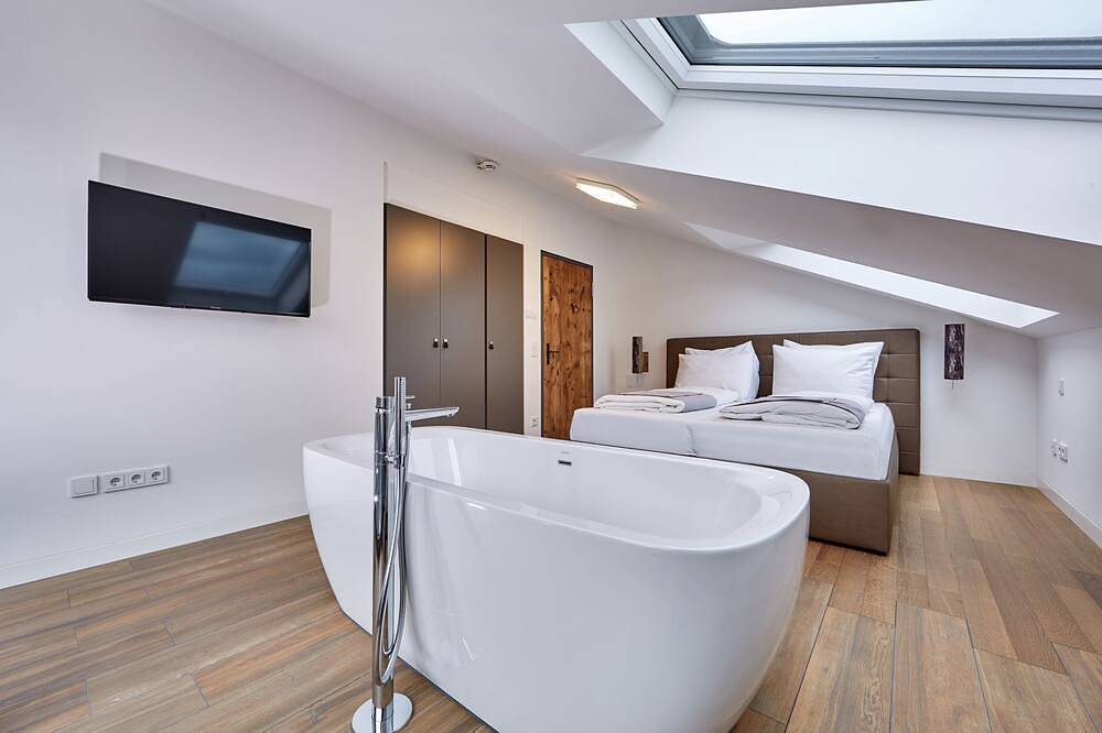 Ganze Wohnung, Modern mit dem Flair d. Tradition - Penthouse- 86qm - 2 Pers. - gr. Dachterrasse in Murnau am Staffelsee, Das Blaue Land