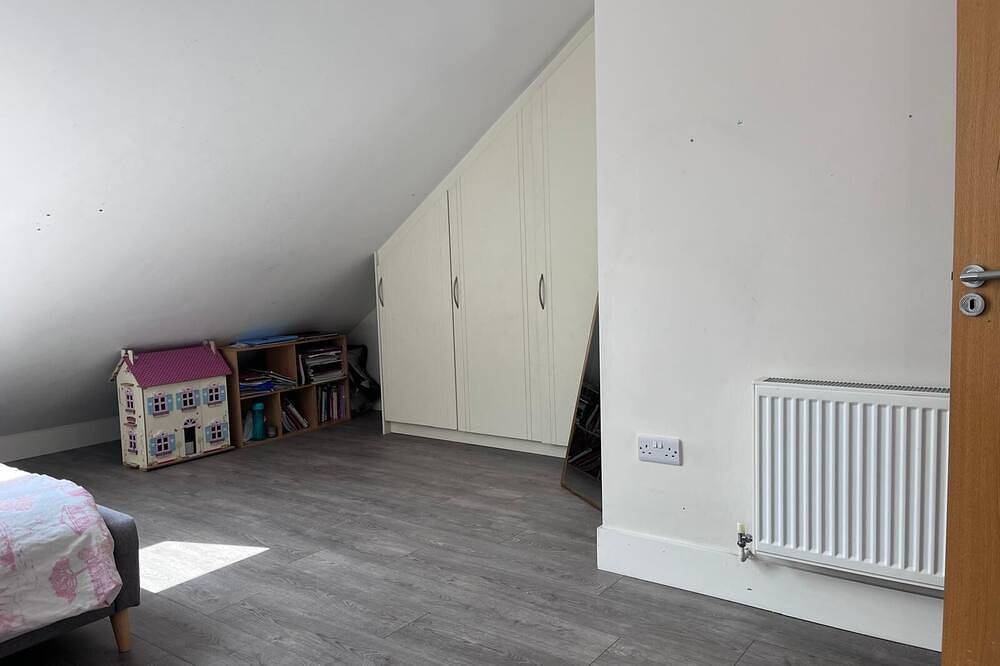 Spacious  Double Bedroom with Ensuite Bathroom Available to Rent in South Dublin, County Dublin