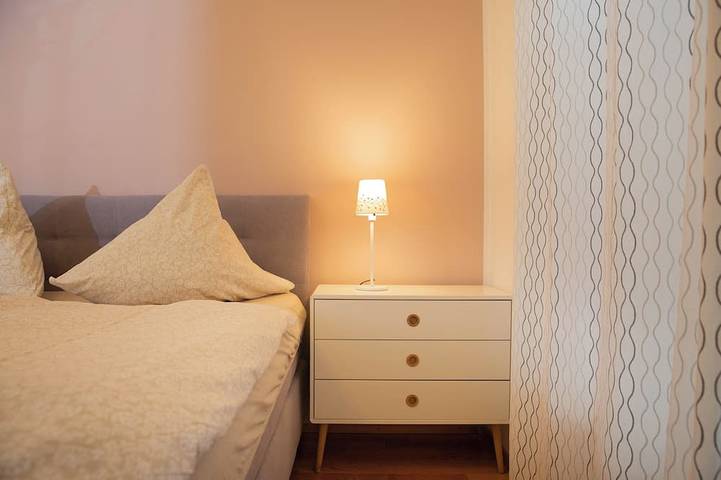 Ganze Wohnung, Helles Apartment mit großem Garten und Tiefgarage in Neuschwanstein, Füssen