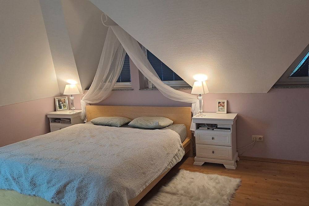 Idyllisches Haus mit großem Garten, Aussensauna und kleinem Gym mitten im Taunus in Steinbach (Taunus), Hochtaunuskreis