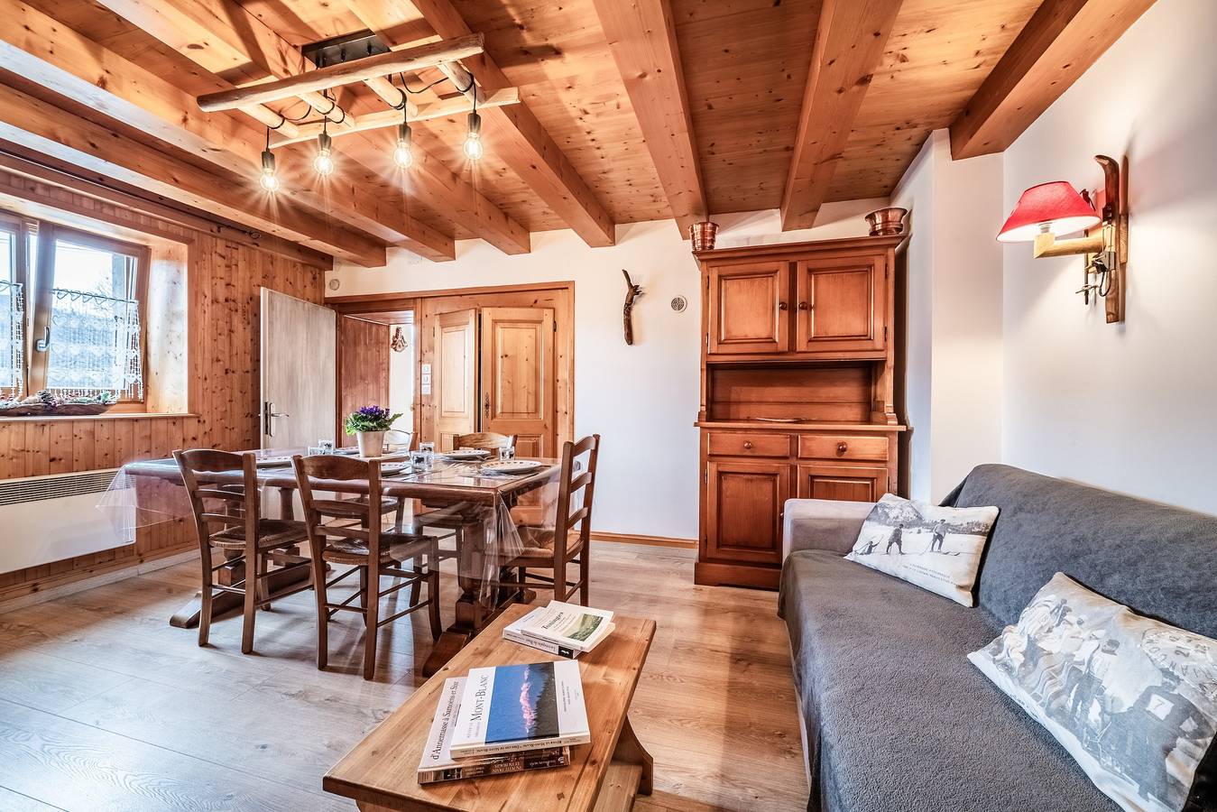 Casa "La Ferme De La Plaigne" con vistas a la montaña, terraza privada y Wi-Fi in Taninges, Region Bonneville