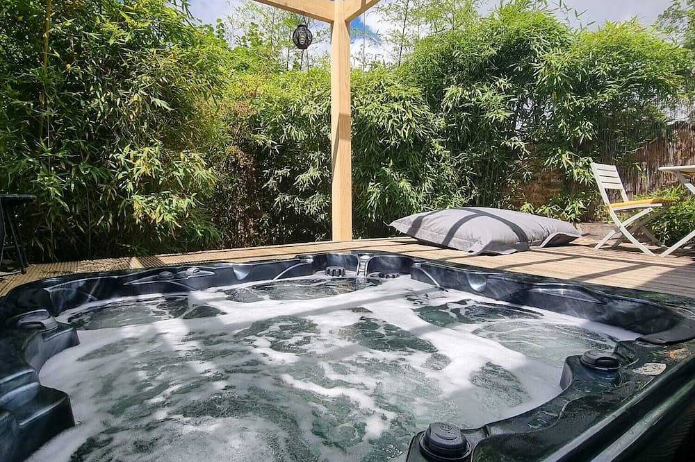 Maison intimiste avec Spa et sauna à 30 minutes de Lyon. Détente et intimité. in Jarnioux, Région de Villefranche-sur-Saône