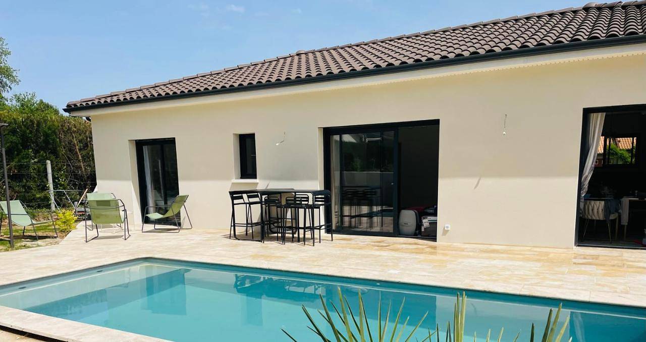 Three-Bedroom Holiday Home in Creysse, Périgord Pourpre