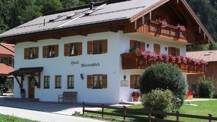 Ferienwohnung für 3 Personen, mit Garten und Balkon sowie Ausblick in Unterwössen