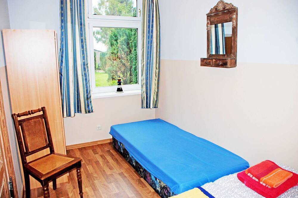 Ganze Wohnung, 02 Ferienwohnung Wittow - Ferienwohnungen im Gutshaus Gnies in Ralswiek, Bergen auf Rügen und Umgebung