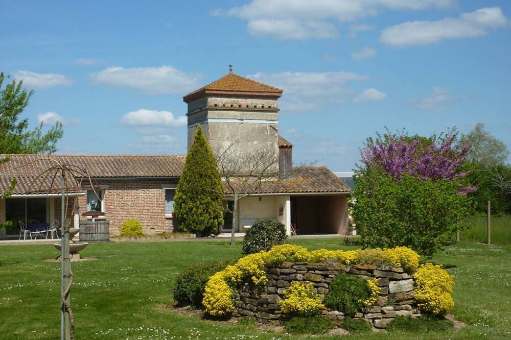 Casa rural en terrenos arbolados cerrados in Castelferrus, Tarn y Garona