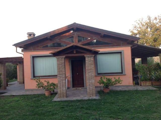 Villa per 5 persone, con Idromassaggio e Terrazza nonché Giardino e Panorama a Viterbo