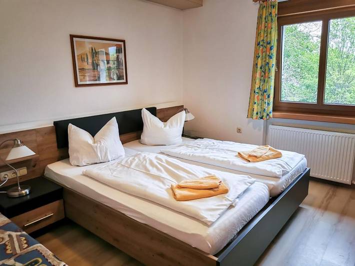 Hotel für 3 Personen, mit Terrasse und Garten sowie Ausblick in Rosenthal am Rennsteig - 2