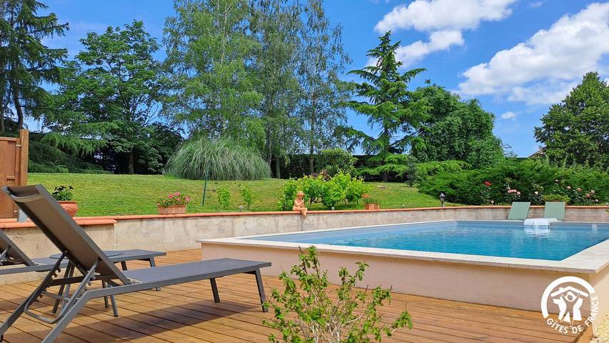 Gîte pour 2 personnes, avec Terrasse ainsi que Jardin et Piscine à Marsal