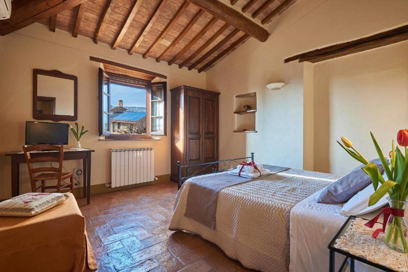 Entire apartment, Agriturismo Bonello Flat 1 Bedroom with Pool, Garden and Wi-Fi in Pienza, Val d'Orcia