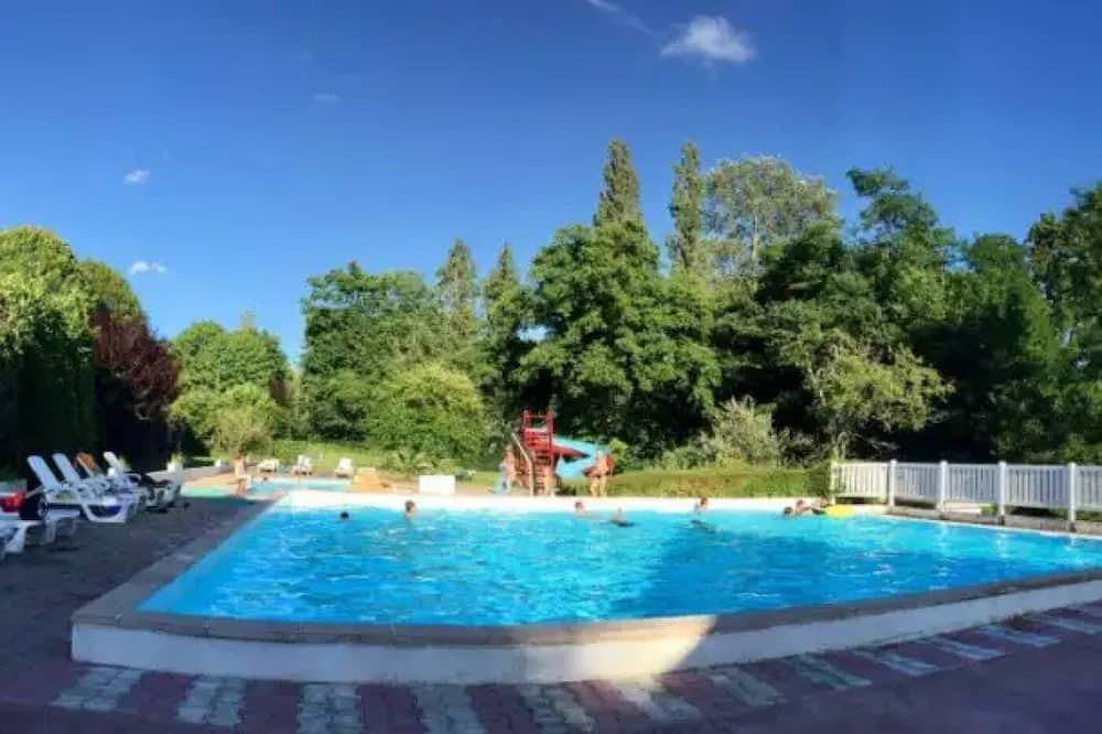 Camping 3 étoiles - Parc aquatique - eeeaad in Saint-Honoré-les-Bains, Morvan Regional Nature Park