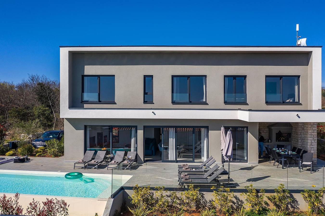 Modernes Ferienhaus mit Infinity-Pool und Meerblick in Marčana, Südküste Istrien