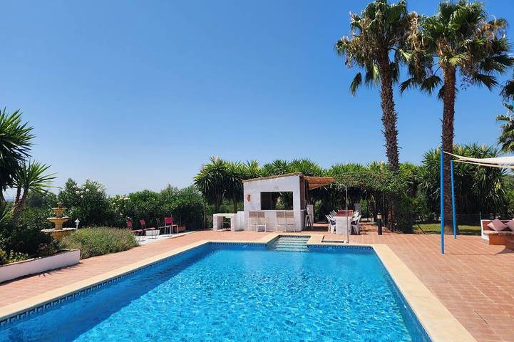 Location de vacances pour 20 personnes, avec jardin à Lora del Río