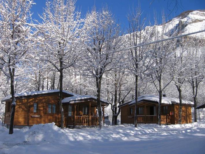 Camping pour 6 personnes, avec Jacuzzi et Terrasse ainsi que Jardin et Piscine
