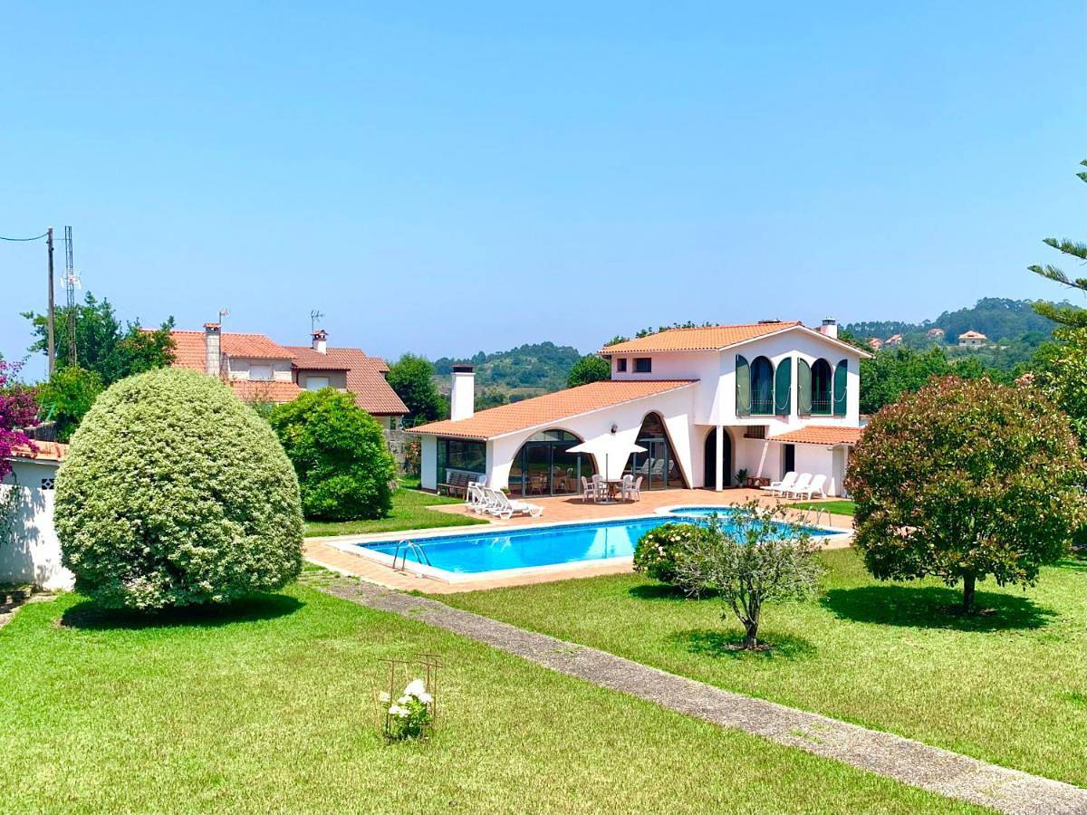 Three-Bedroom Villa in Praia de Areacova (Cangas), Cangas