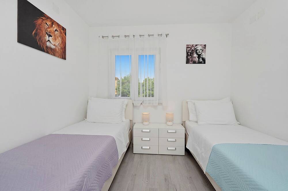 Holiday house \"Sabine pink\" in Pinezici, Krk