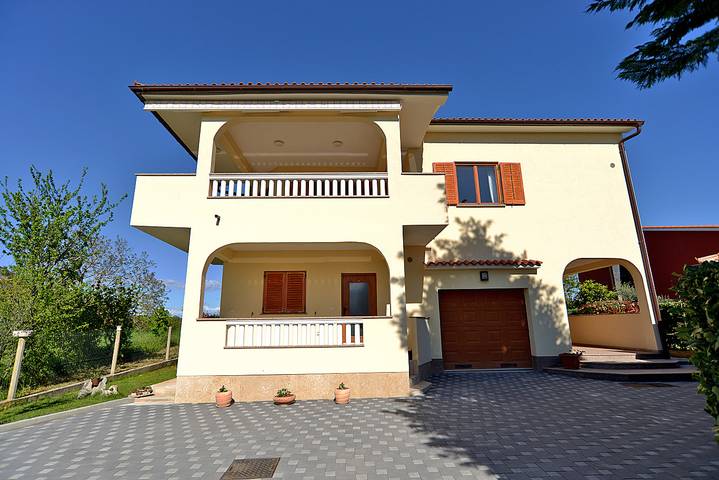 Ferienwohnung für 4 Personen, mit Terrasse in Pula - 2