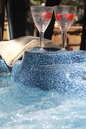 Log Cabin for 6 Guests in Snow Summit, Big Bear Lake, Picture 2