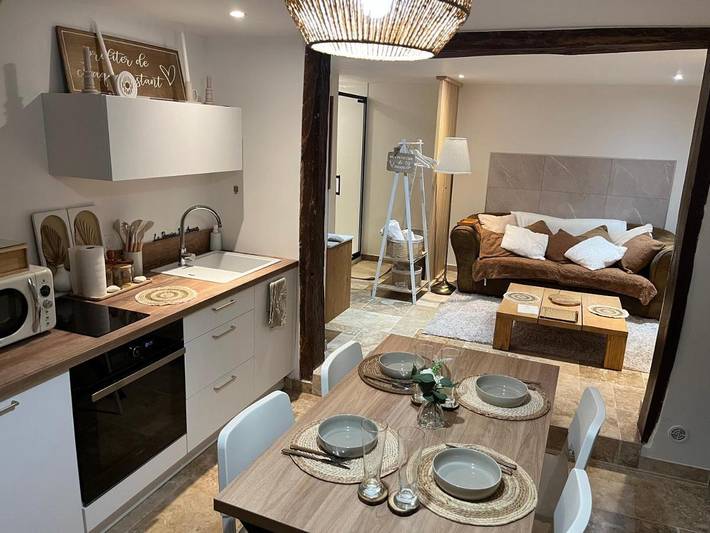 Chambre d’hôte pour 4 personnes, avec piscine ainsi que jardin et terrasse
