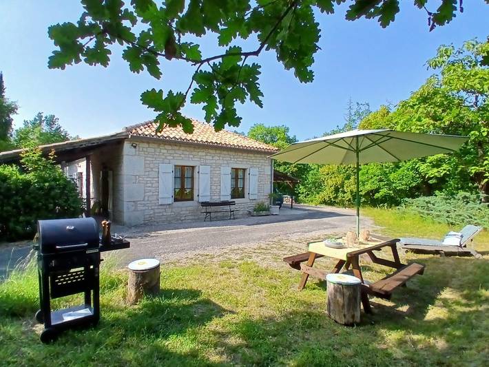 Gîte pour 6 personnes, avec Terrasse ainsi que Jardin et Piscine