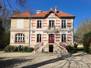 Gîte pour 10 personnes, avec terrasse dans Vanvey