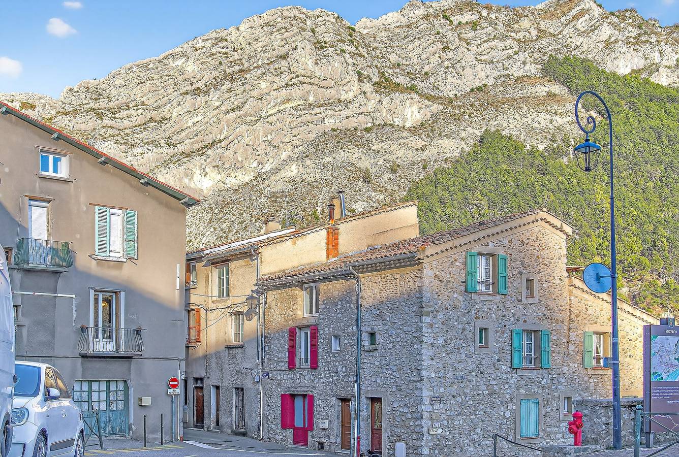 Appartement entier, Appartement « Maison La Placette, Plan d’Eau » avec balcon, Wi-Fi et climatisation in Sisteron, Région de Forcalquier