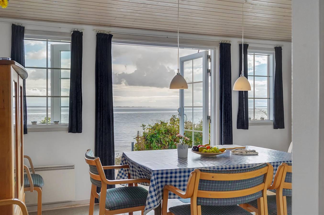 Pet friendly home in Skårup Fyn with house sea view in Svendborg