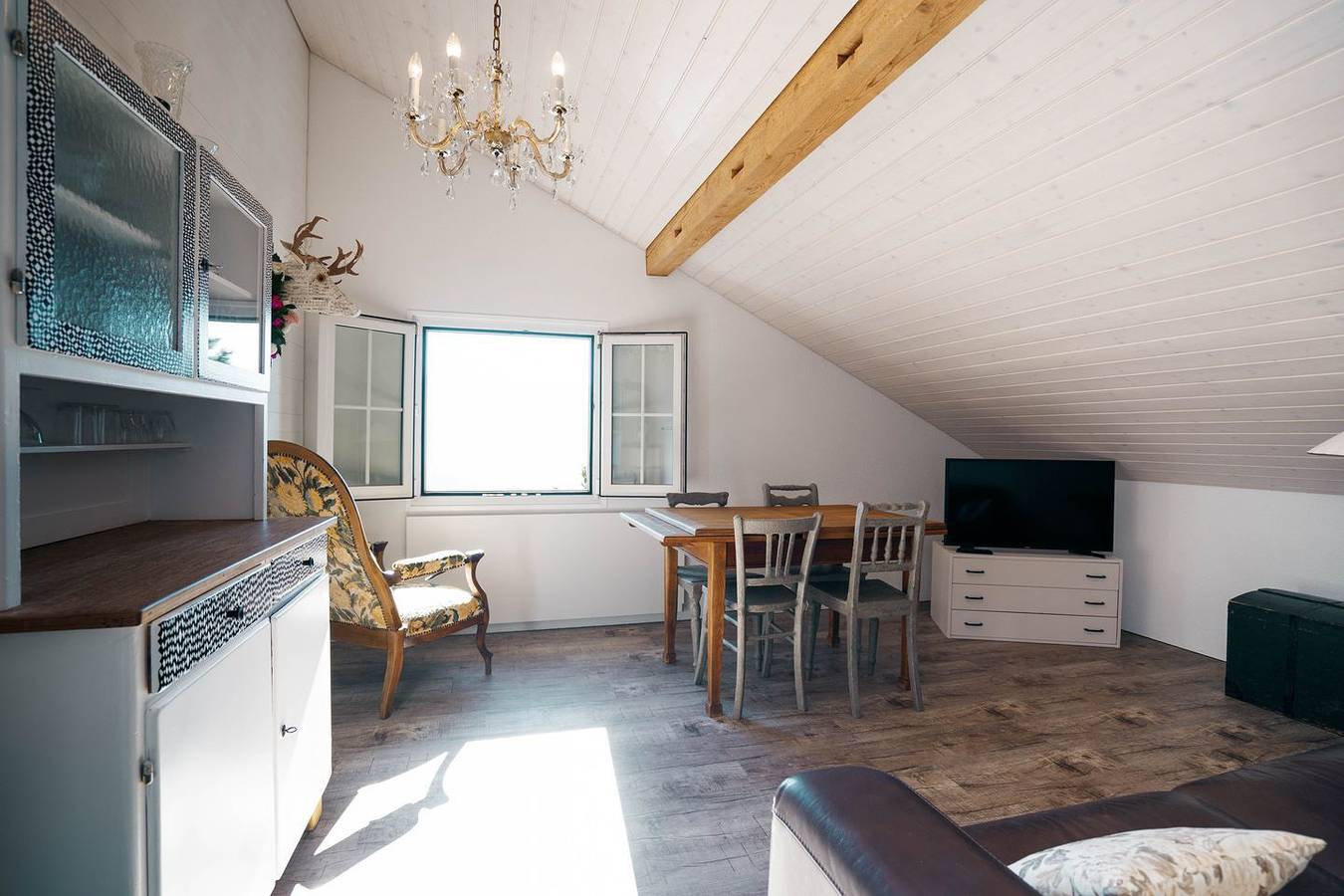 Ganze Wohnung, "Entspanne und Erlebe: Ferienwohnung Sunnerösli in Amden erwartet dich!" in Amden, Walensee