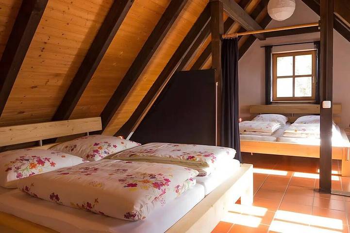 Ferienwohnung für 14 Personen, mit Balkon und Garten sowie Pool und Sauna in Hiltpoltstein - 2