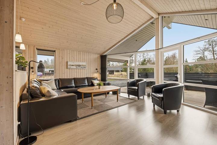 Tolles, geräumiges Ferienhaus mit Aktivitätsraum, Whirlpool und Sauna in Nørre Nebel, Varde