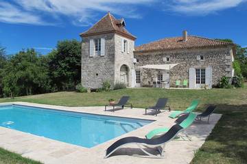 Gîte pour 10 personnes, avec jardin à La Romieu