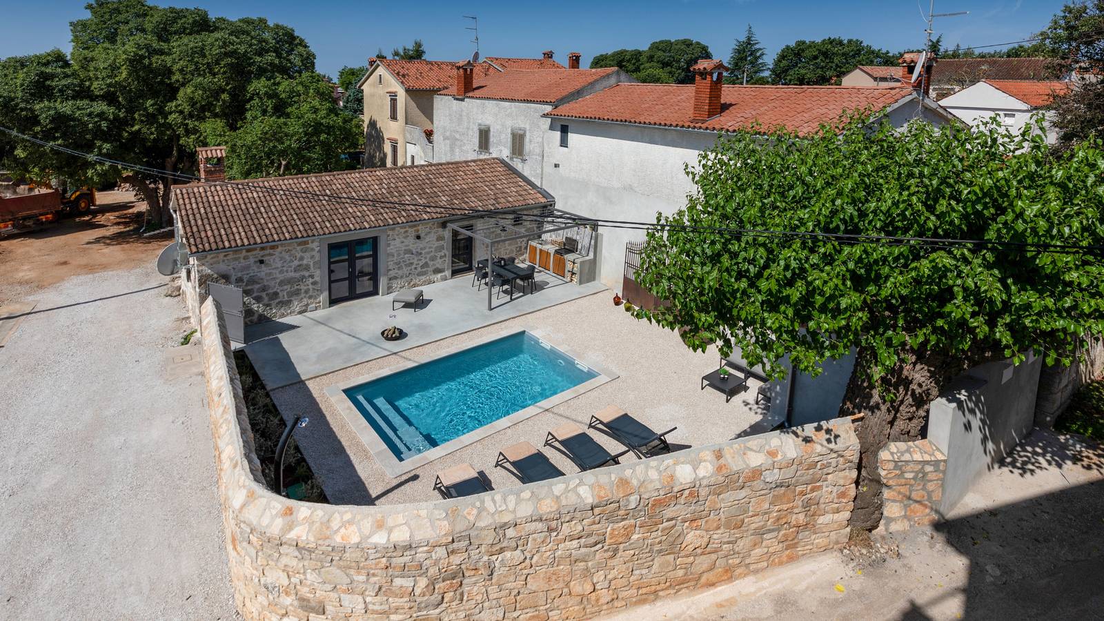 Villa Dvori by Villas Guide in Kosinozici, Porec und Umgebung
