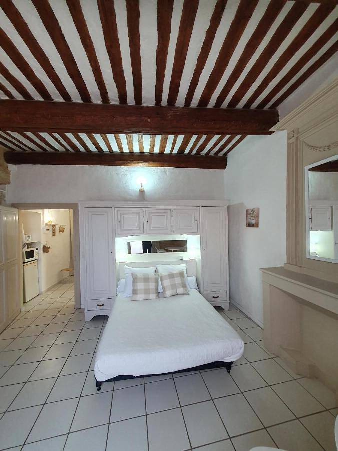 Maison d’hôte pour 2 personnes, avec Terrasse ainsi que Piscine et Vue